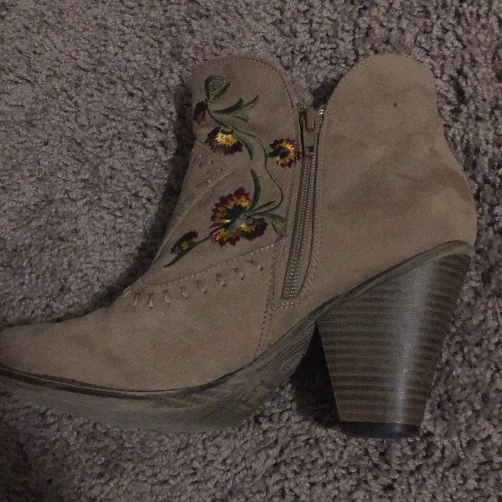 High heeled booties - Picture 3 of 7